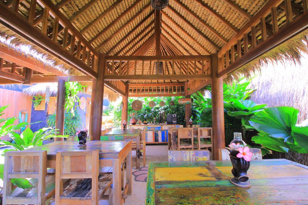Готель Pantai Karang Гілі-Траванган Екстер'єр фото